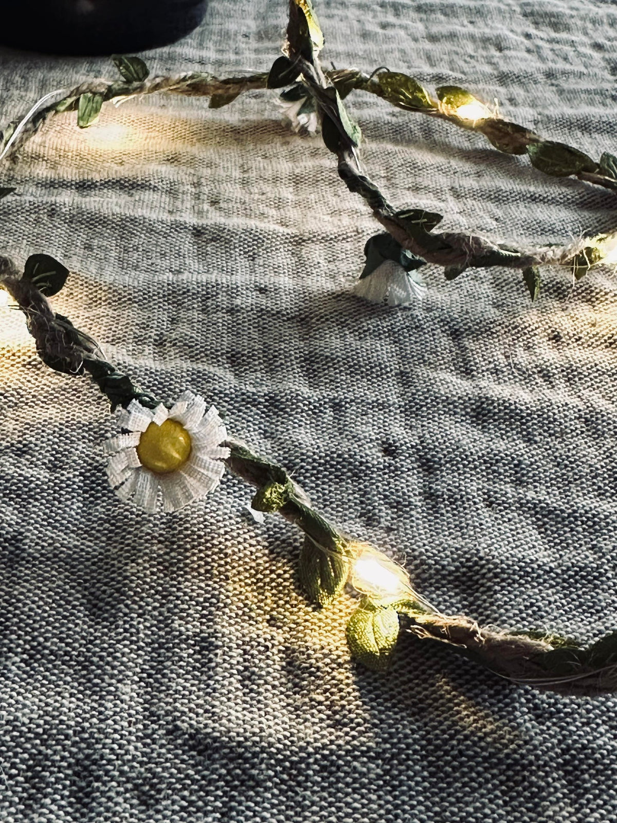 Lichtslinger met bladeren en bloemen