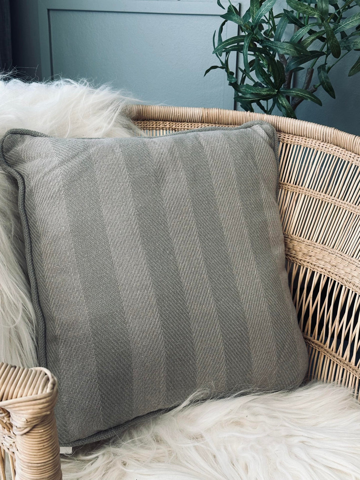Kussen met vulling - Grijs / Mint streep 43x43