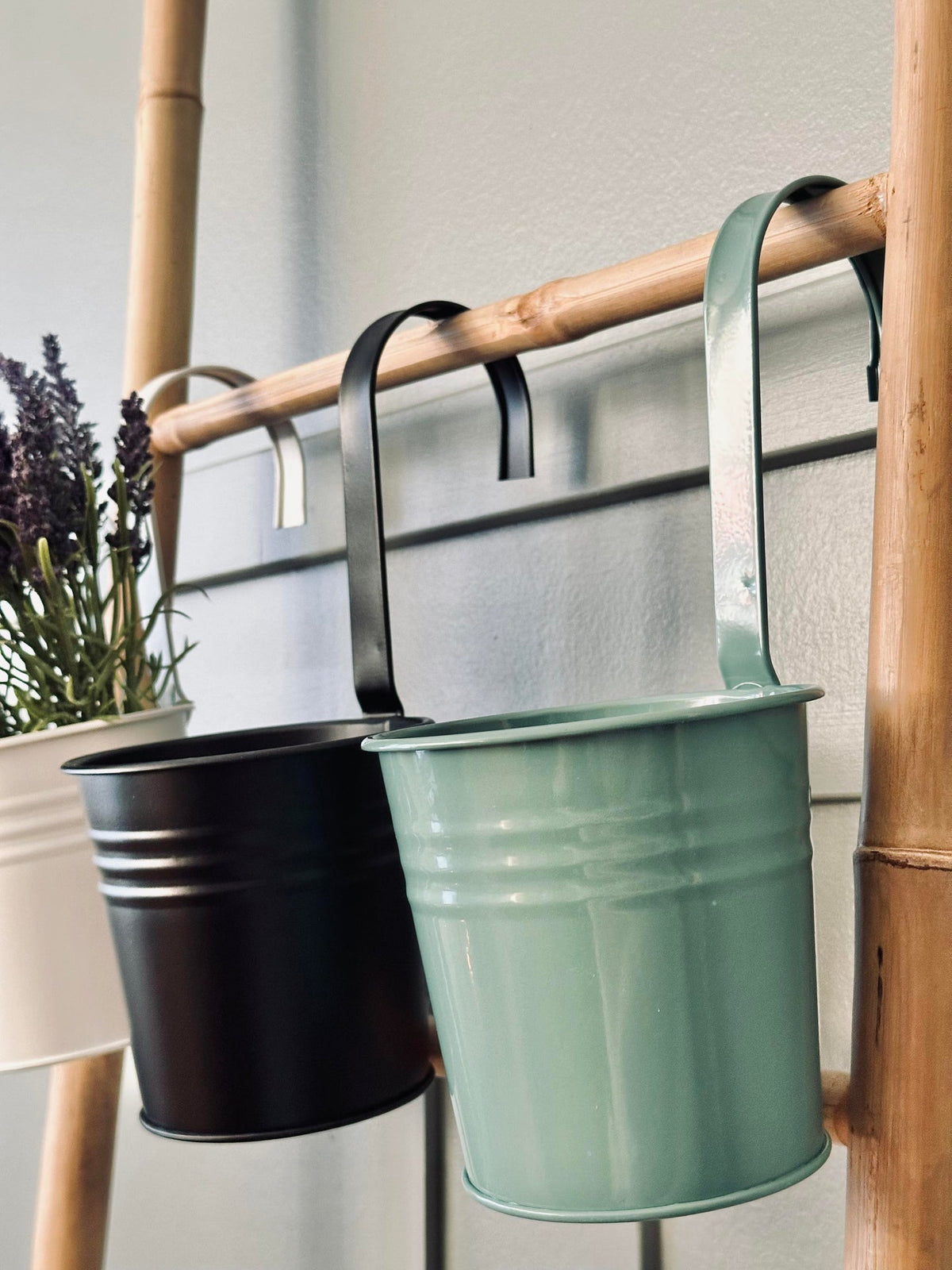 Bloempot met hengsel - Zwart