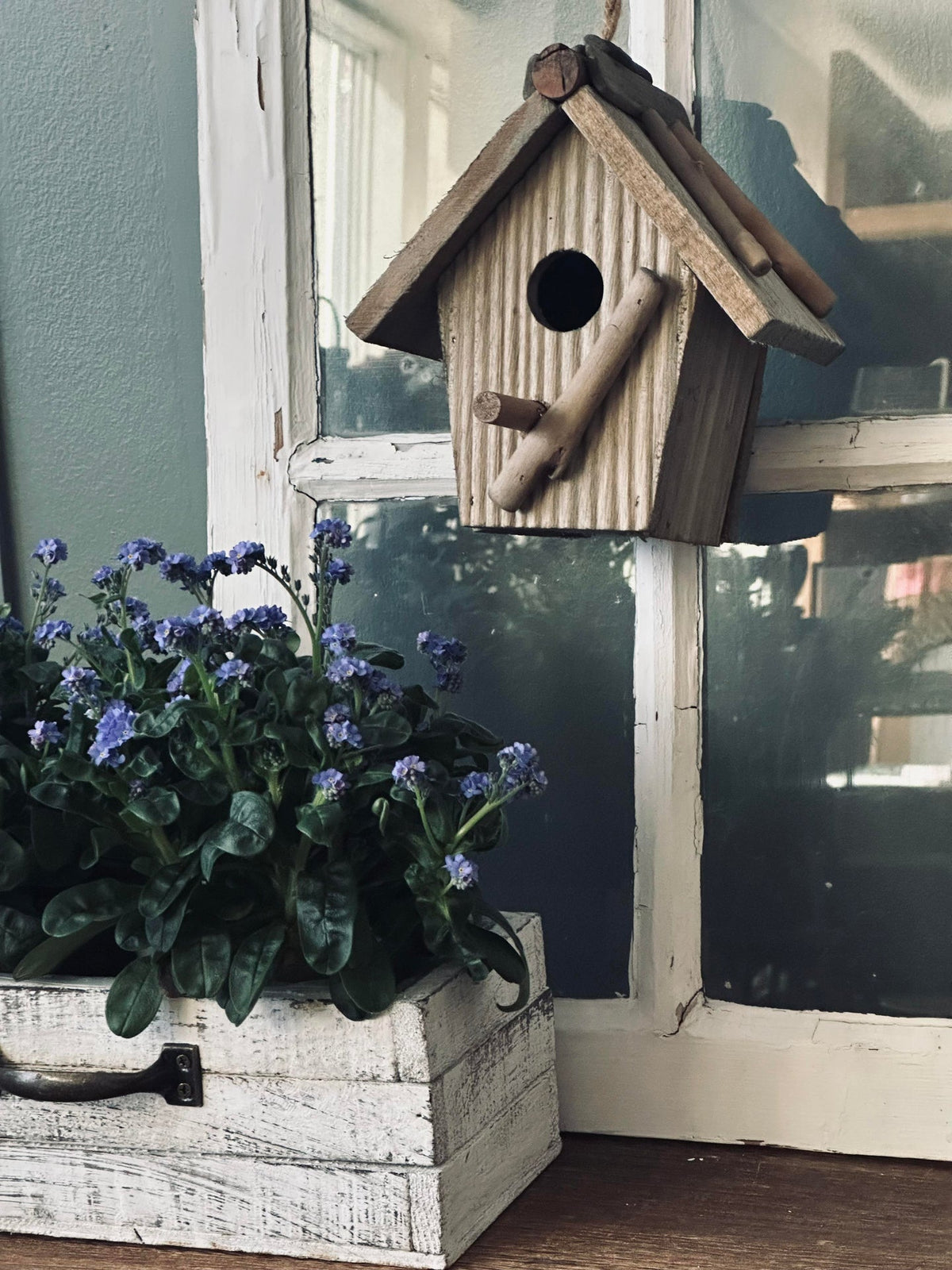 Vogelhuisje van gewassen hout