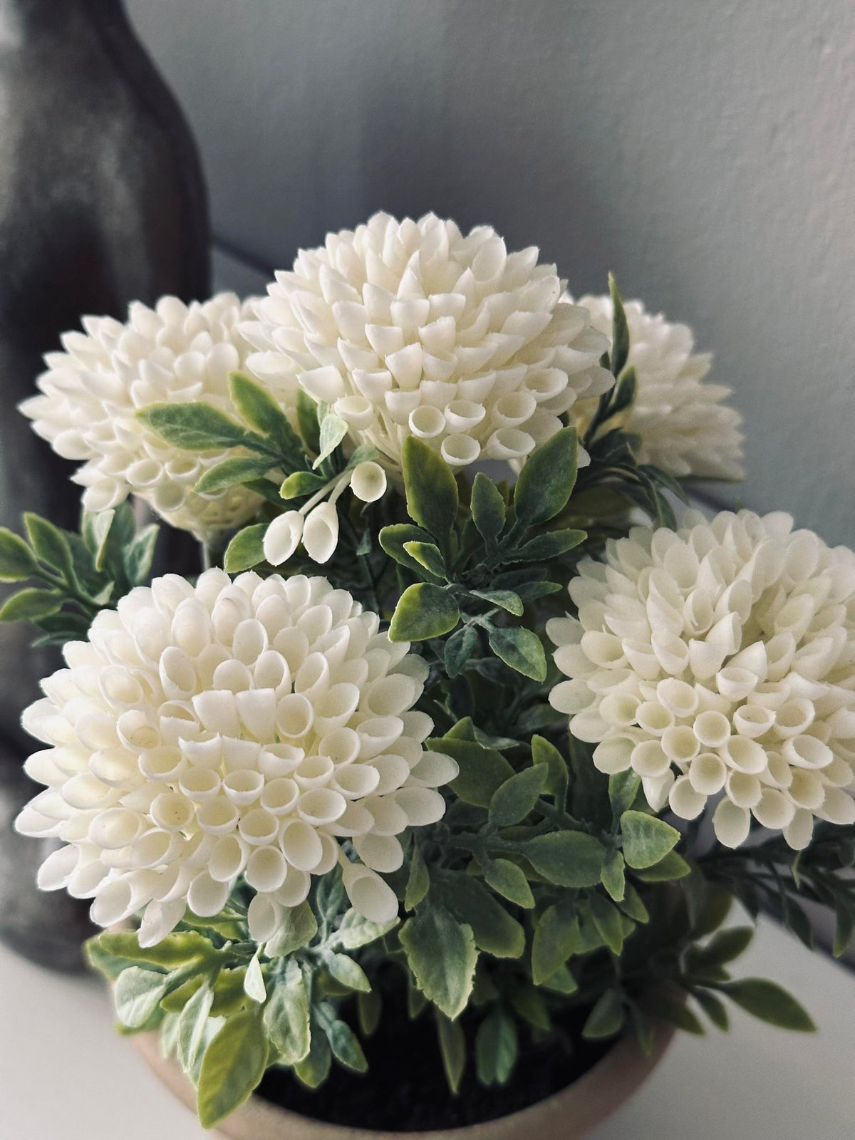 Bloem in rustieke pot - Wit