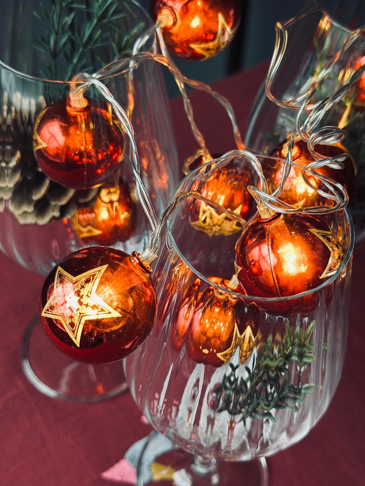 Lichtslinger met kleine kerstballen