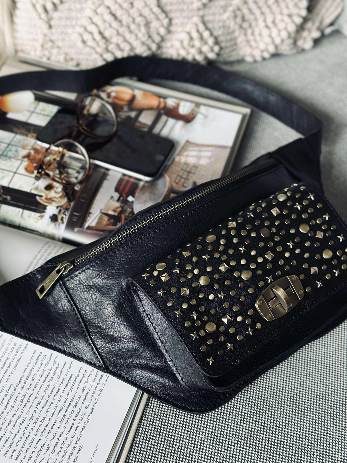 Bumbag met studs - Black