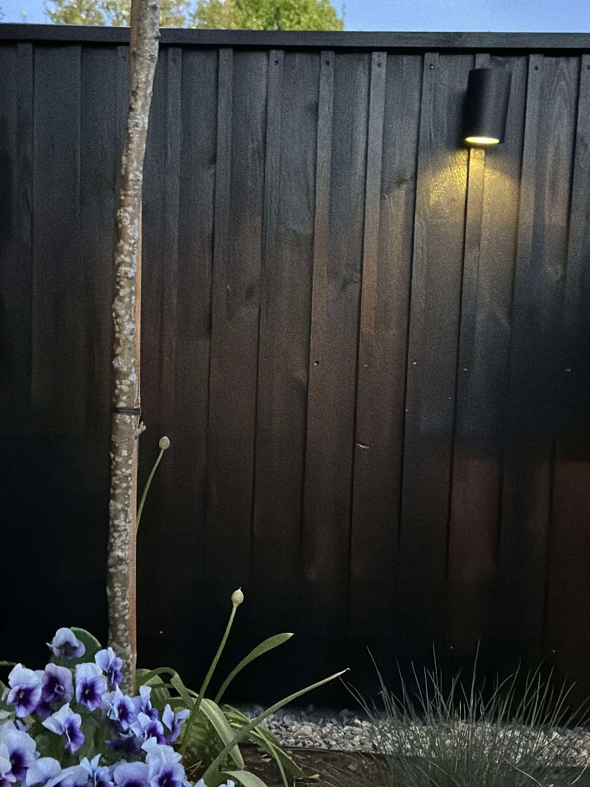 Wandlamp met zonnepanelen