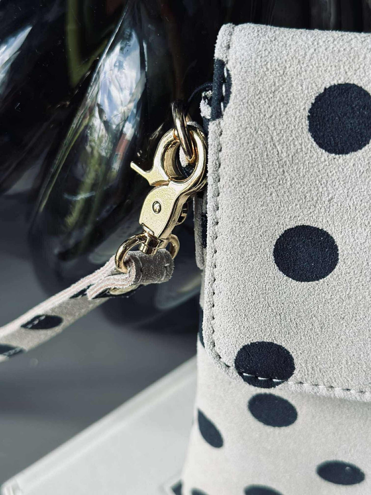 Mobieltasje Blacks dots