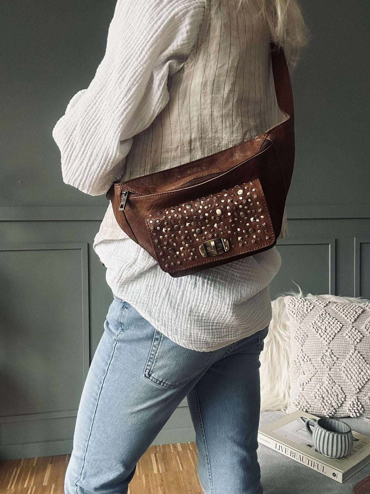 Bumbag met studs - Cognac