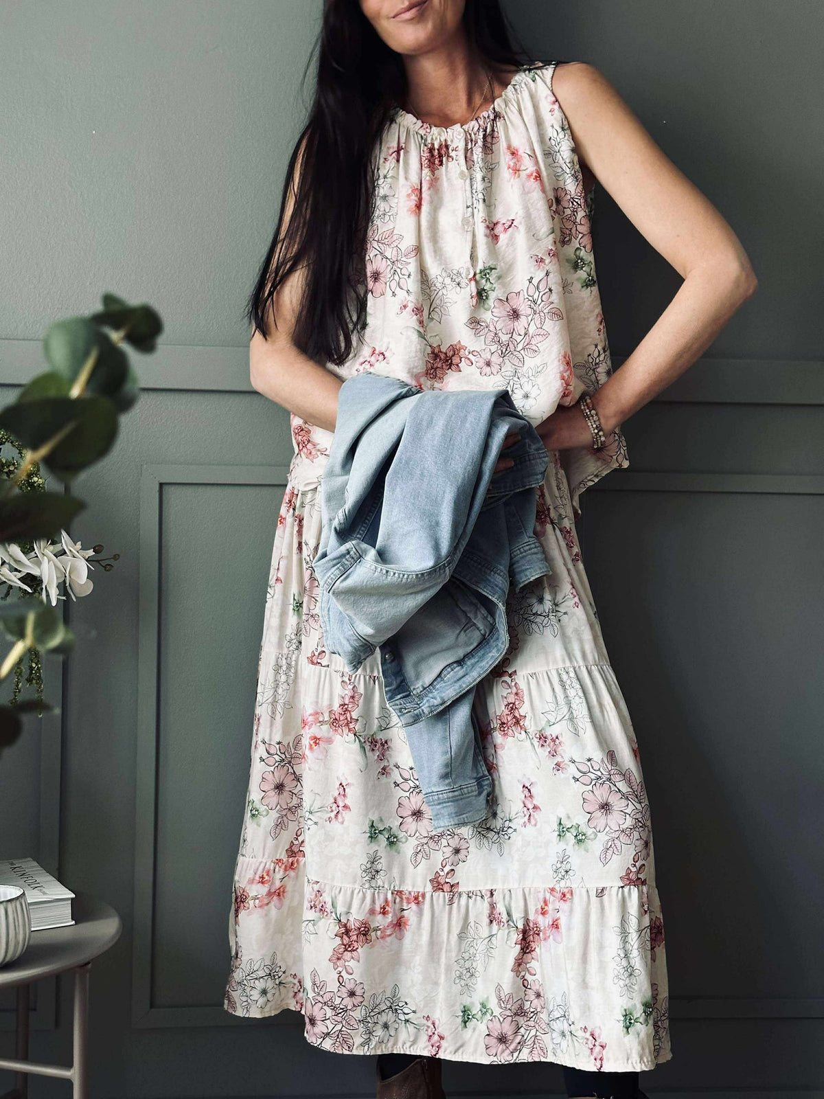 Top Anika Rose flower