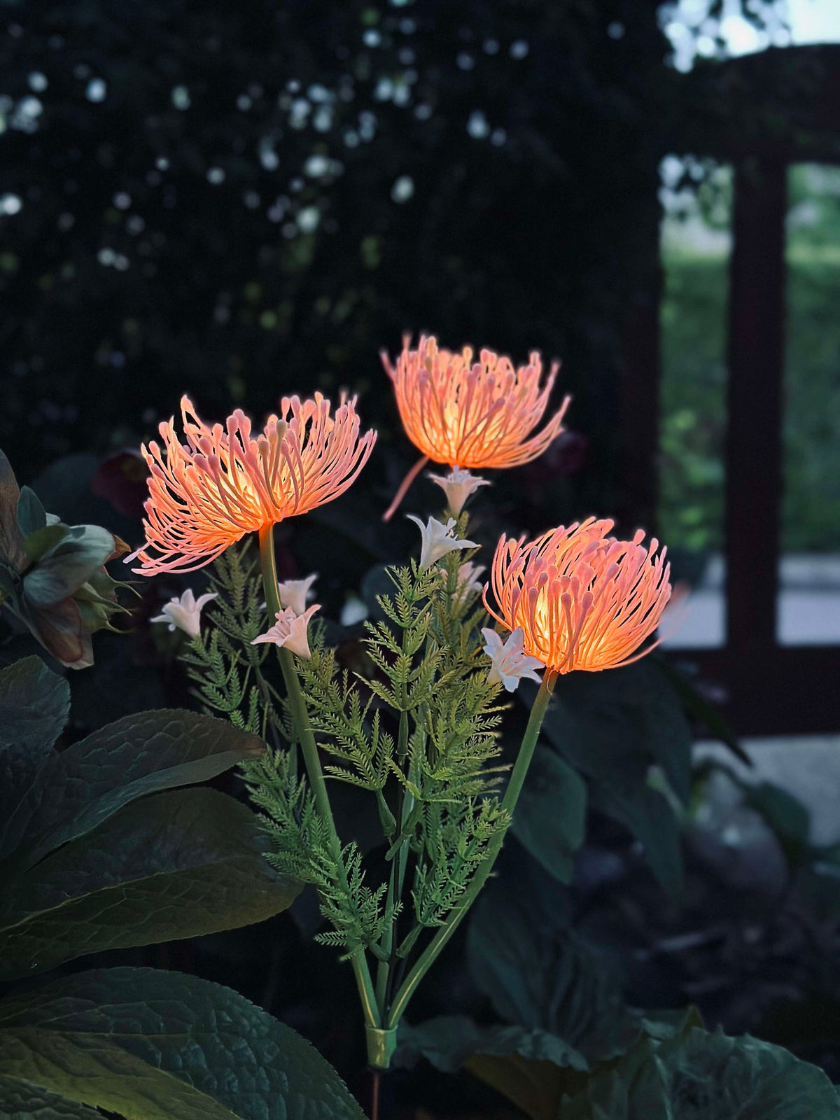 Bloem met zonnecellen - Spider Lili rose