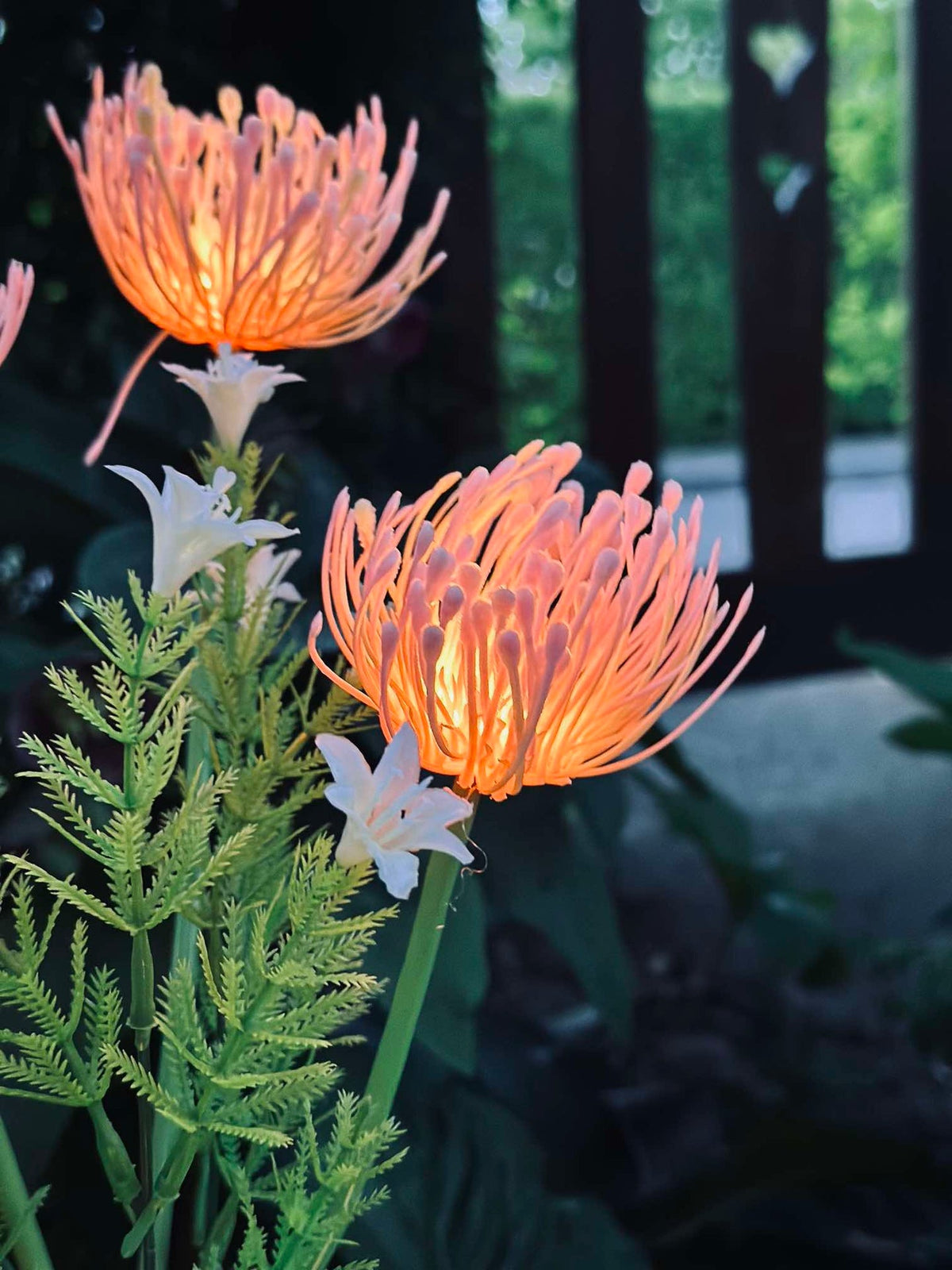 Bloem met zonnecellen - Spider Lili rose