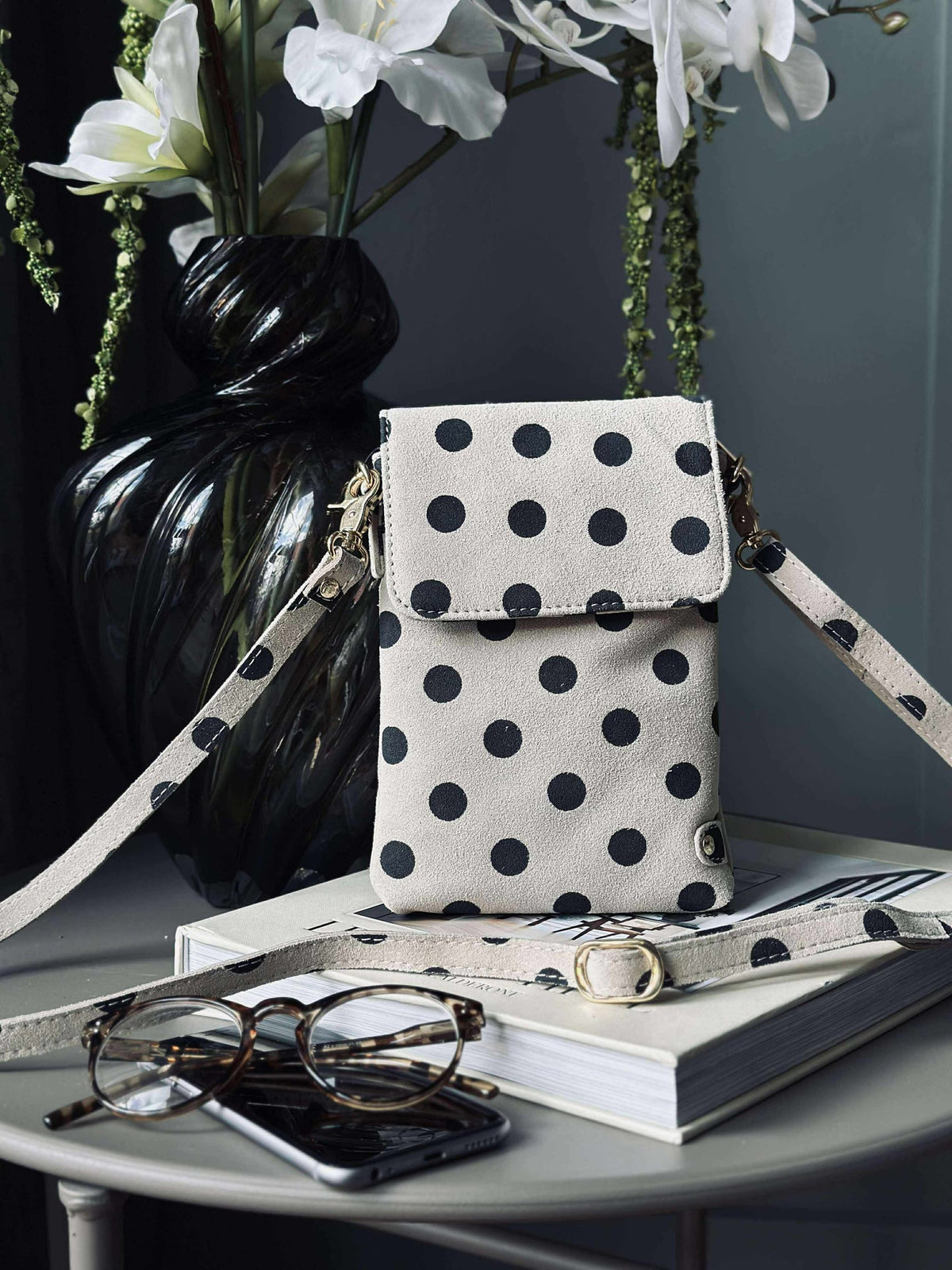 Mobieltasje Blacks dots