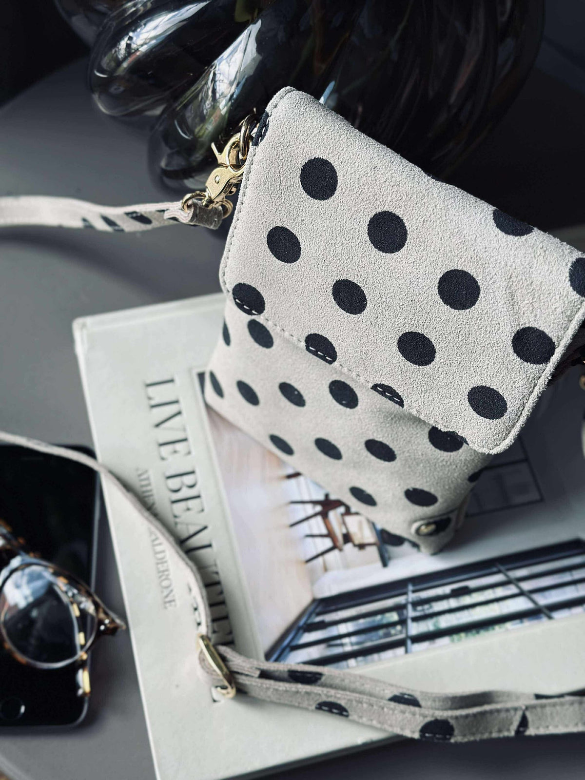 Mobieltasje Blacks dots
