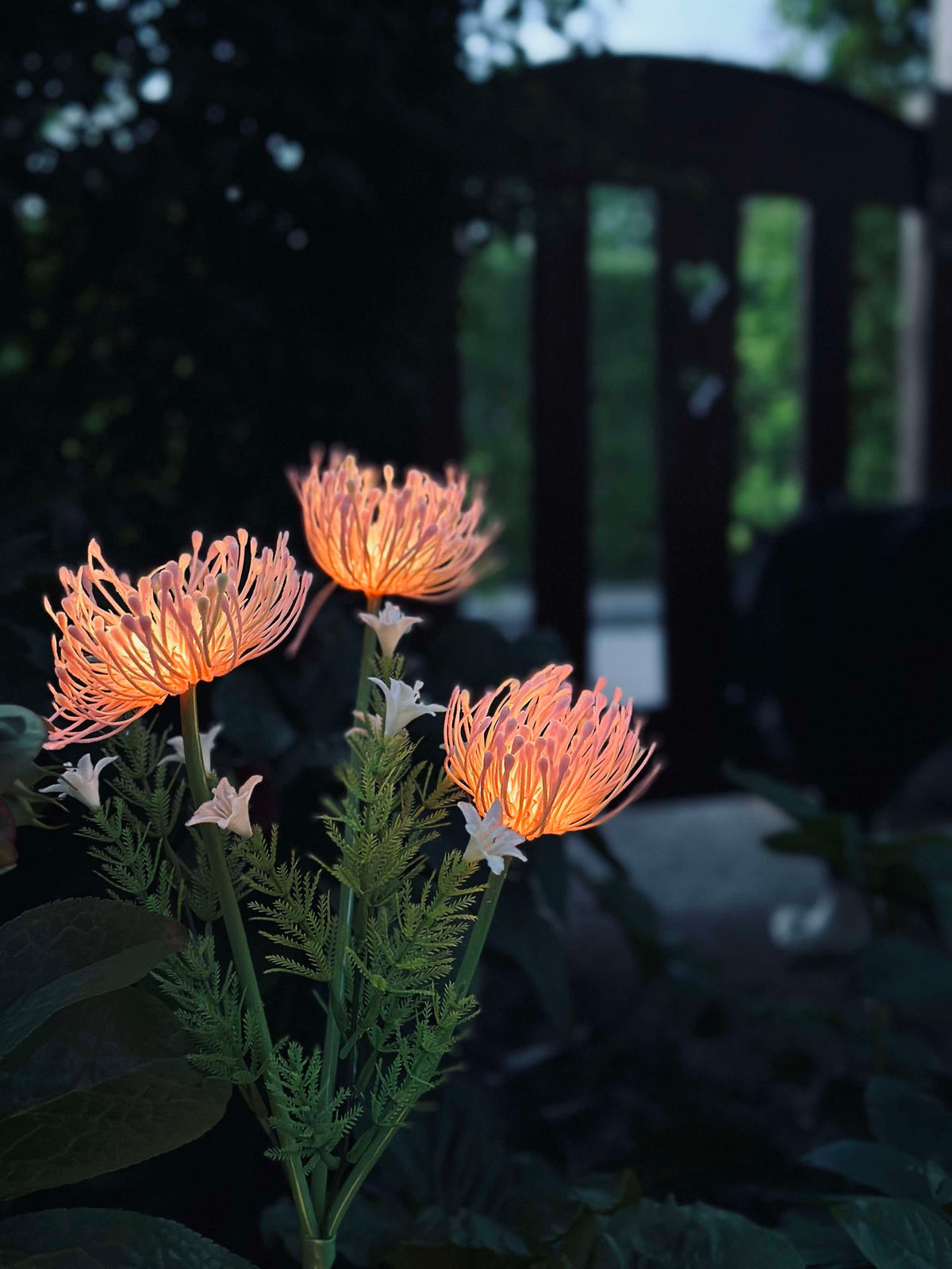 Bloem met zonnecellen - Spider Lili rose