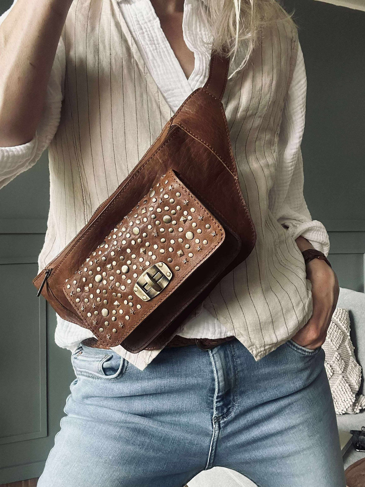 Bumbag met studs - Cognac