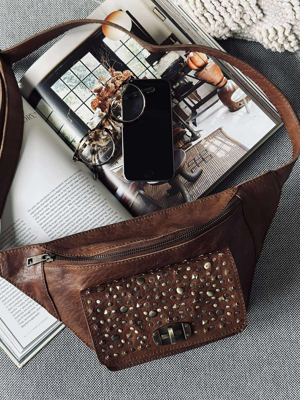Bumbag met studs - Cognac