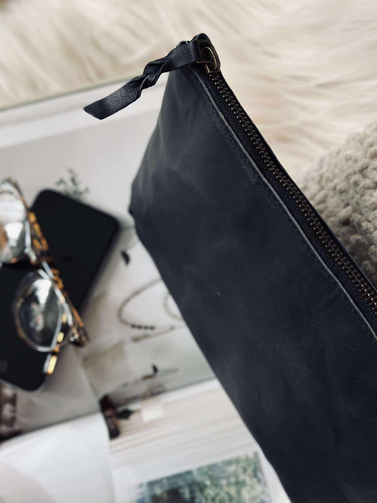 Toilettas / Clutch  - Black leather
