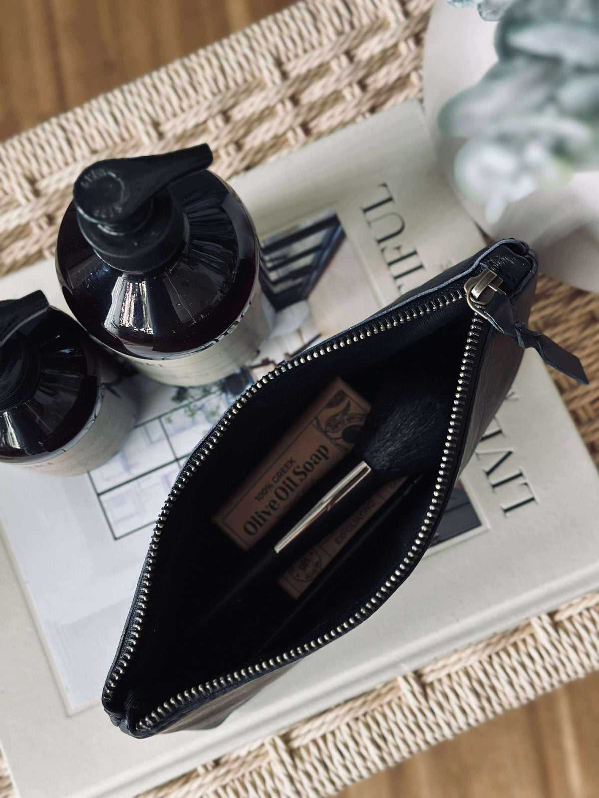 Cosmetic bag - Black leather