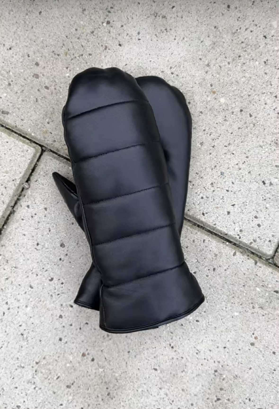 Wanten Black leather