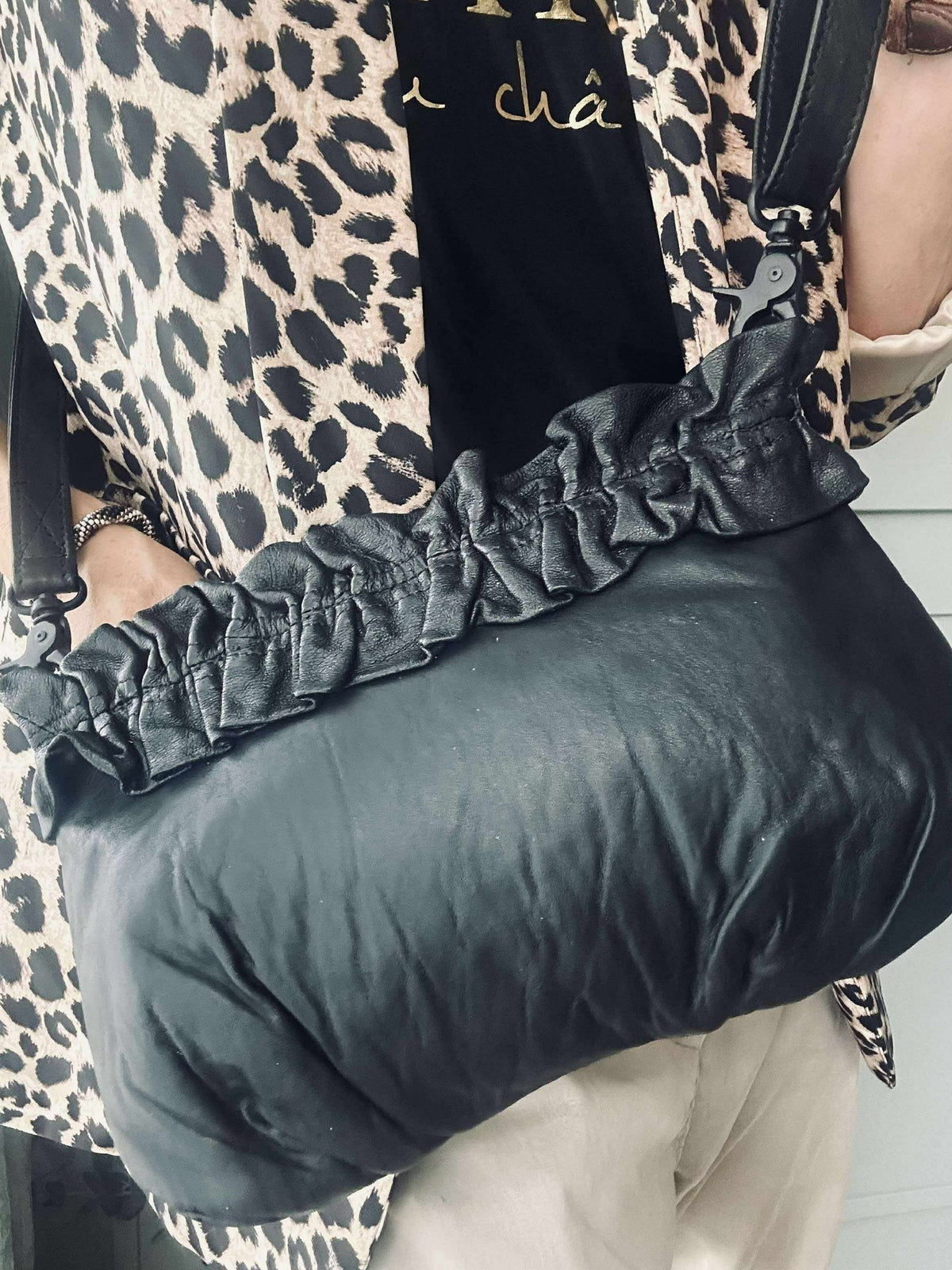 Clutch met ruffles Nero