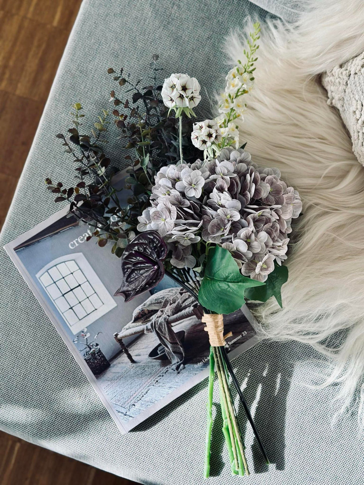 Boeket met hortensia en eucalyptus