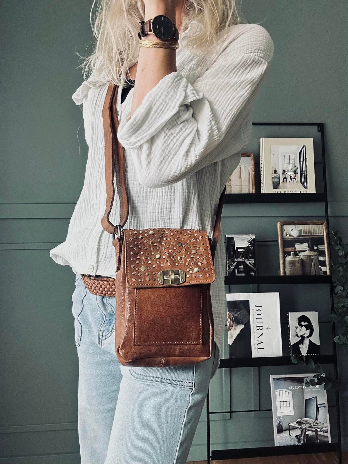 Mobieltas met studs - Cognac