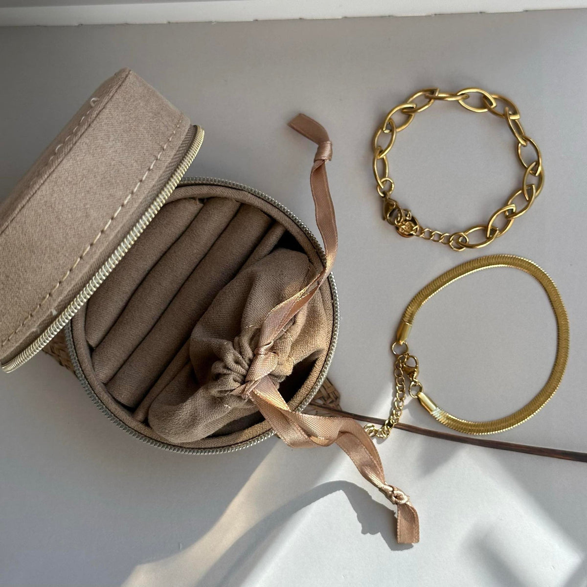 Geschenkset Mascha - Set met 2 vergulde armbanden - Met sieradendoosje