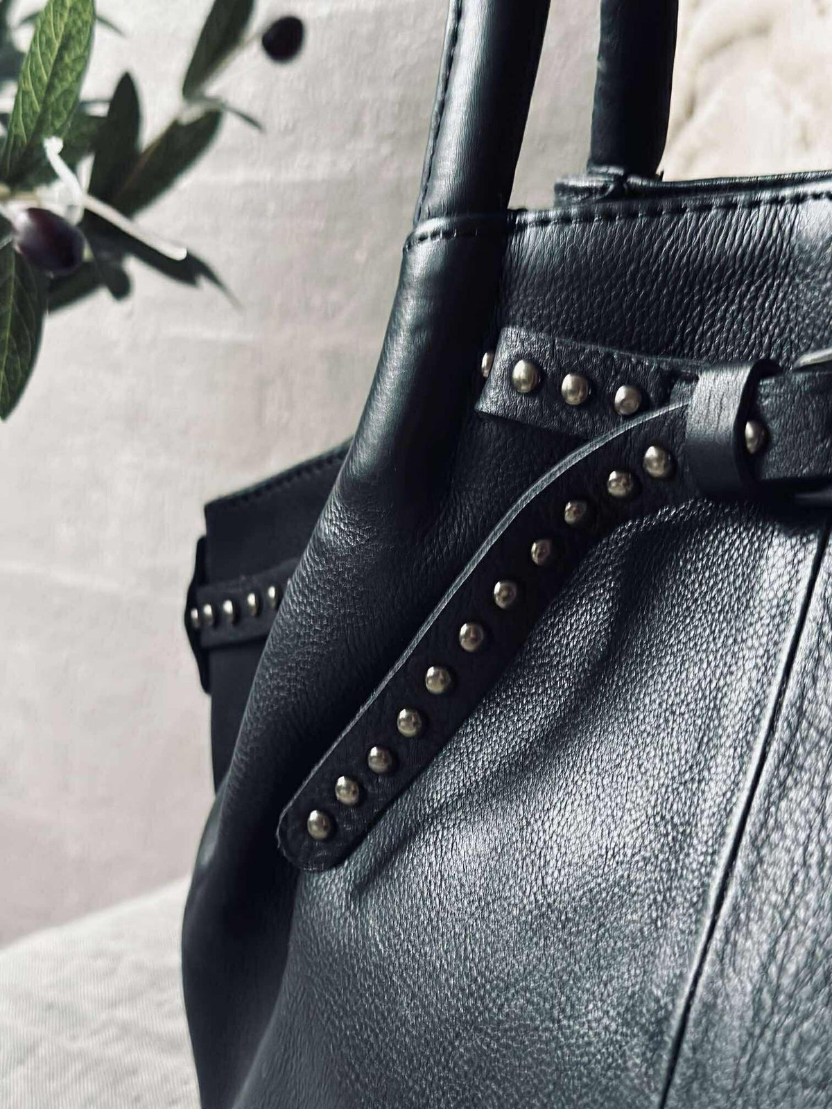 Schoudertas met studs - Black