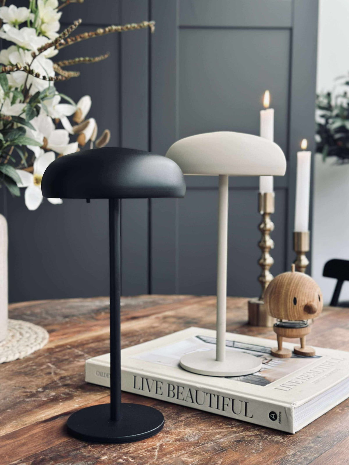 Isolde LED touch tafellamp. Zwart/Beige