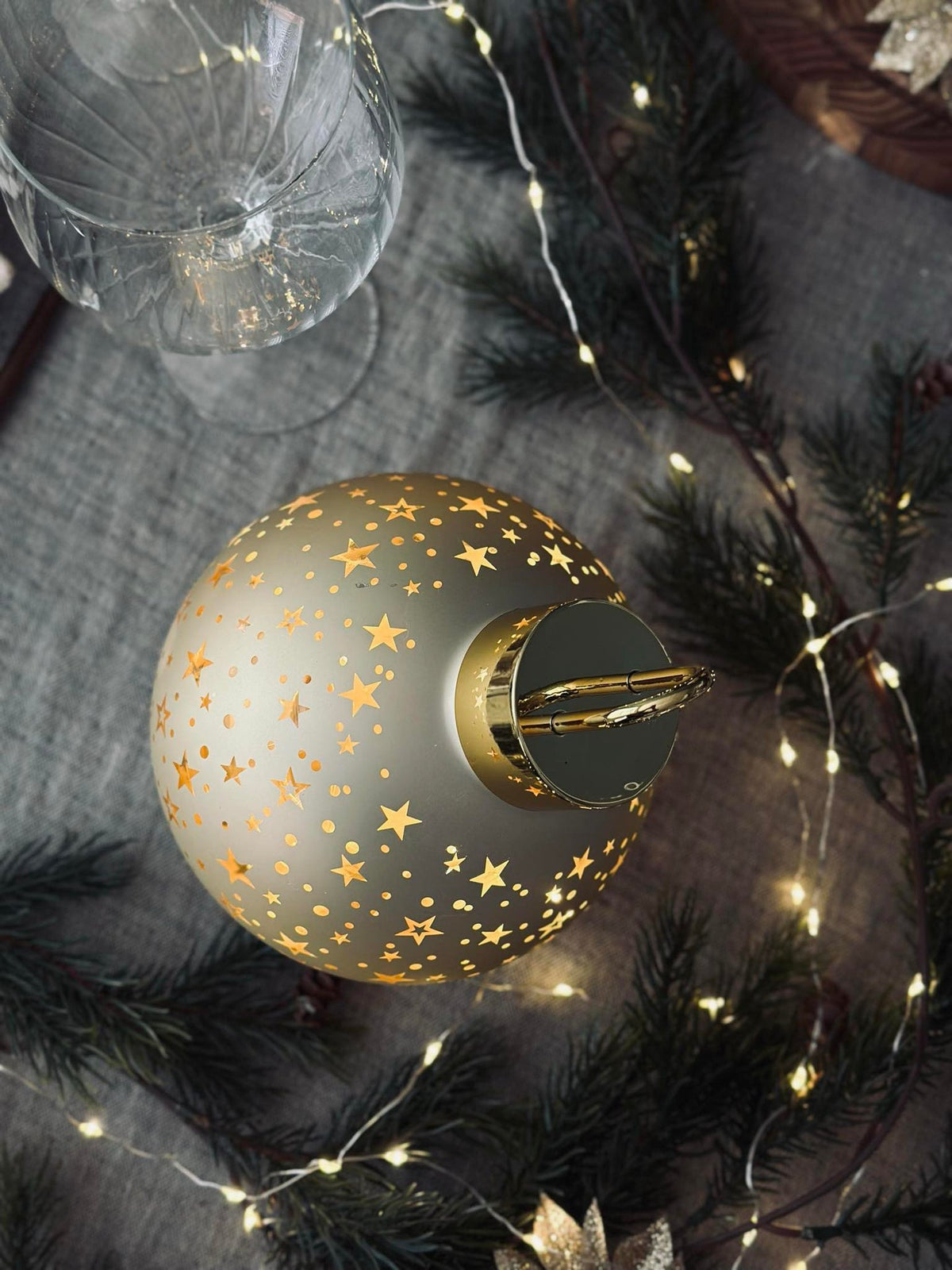 Kerstbal met led licht - Goud