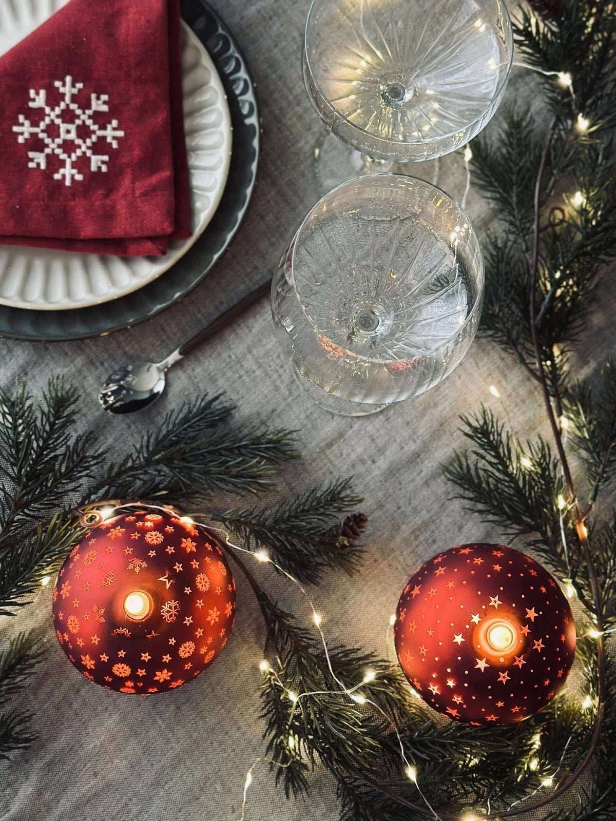 Kerstkaars rood XMAS 10 cm.