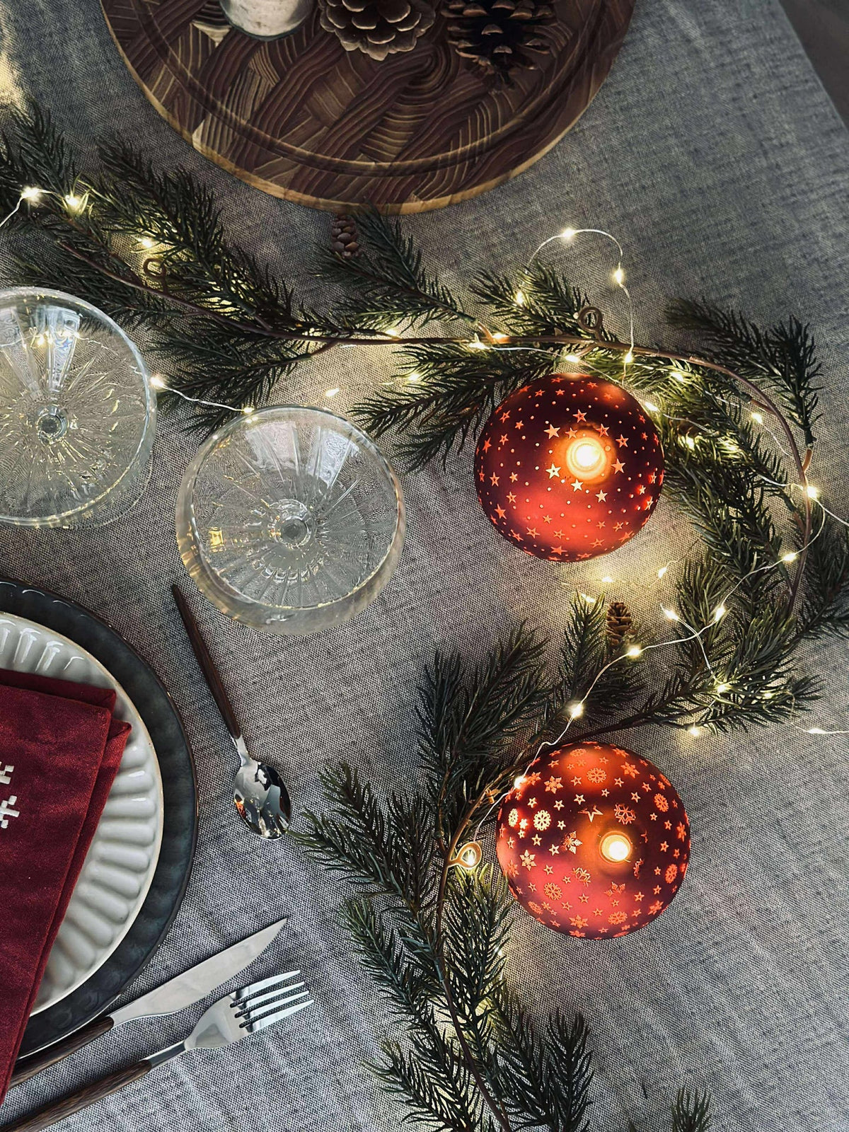 Kerstkaars rood XMAS 10 cm.
