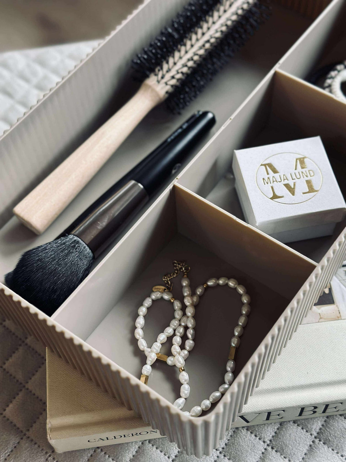 Make-up organizer met vakverdeling - Taupe