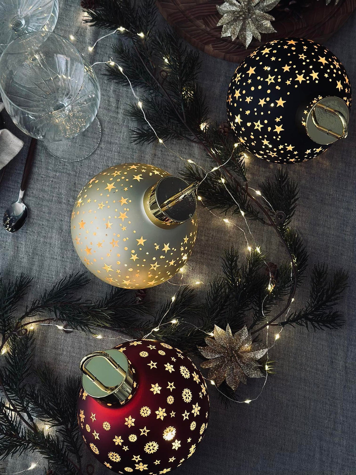 Kerstbal met led licht - Goud
