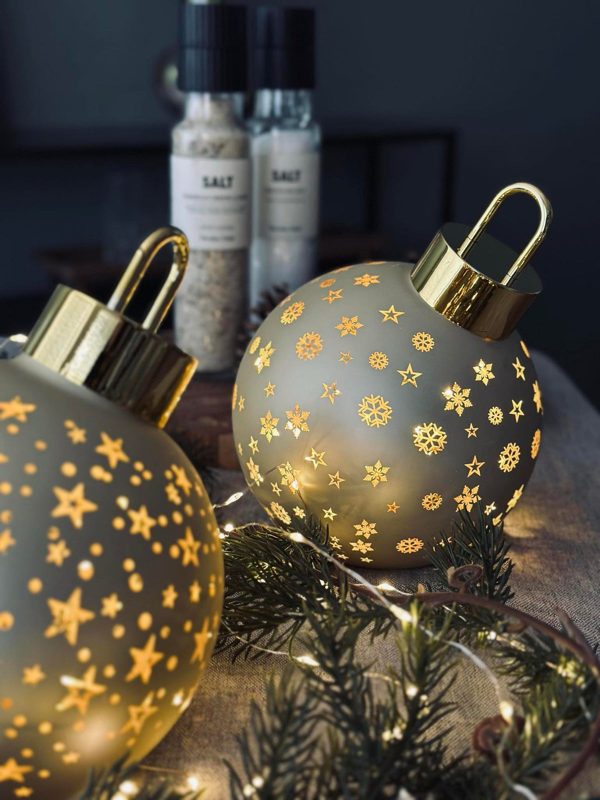 Kerstbal met led licht - Goud