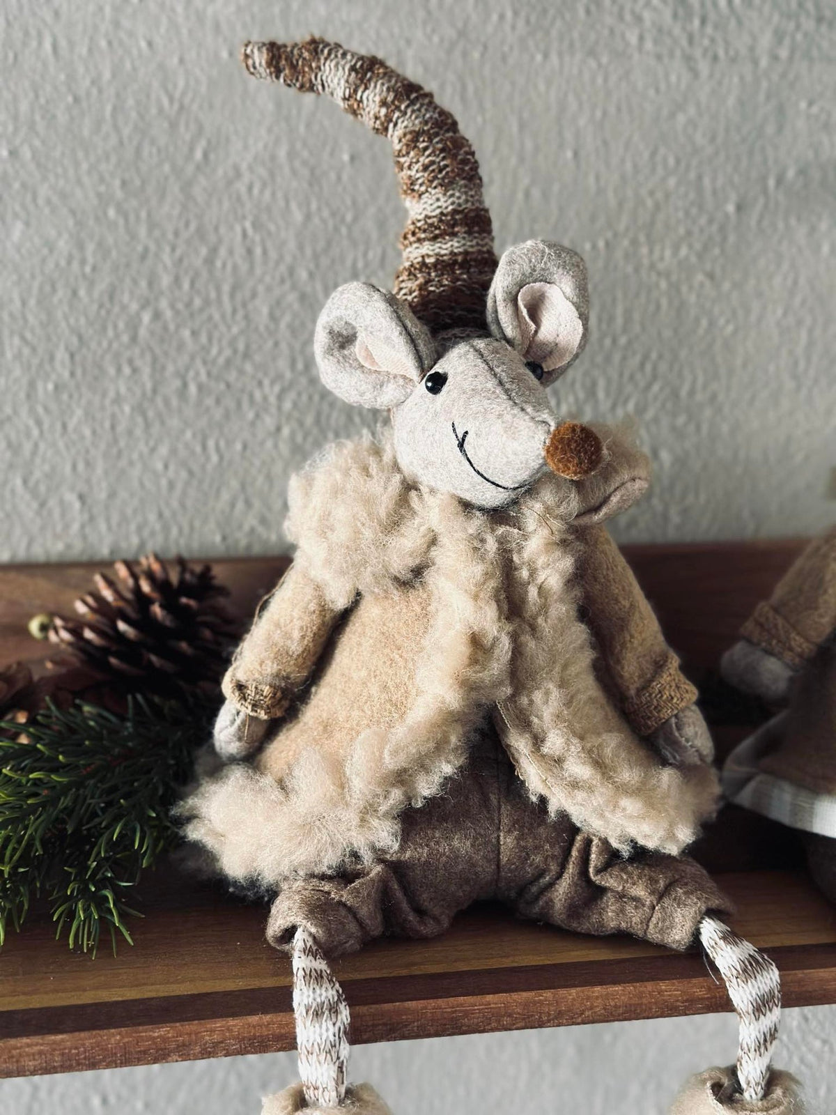 Kerstmuis - Zittende jongen