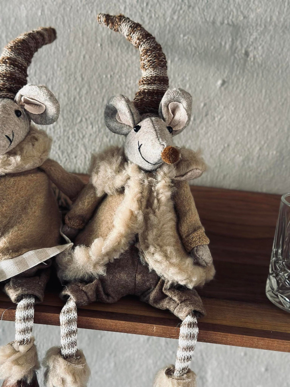 Kerstmuis - Zittende jongen