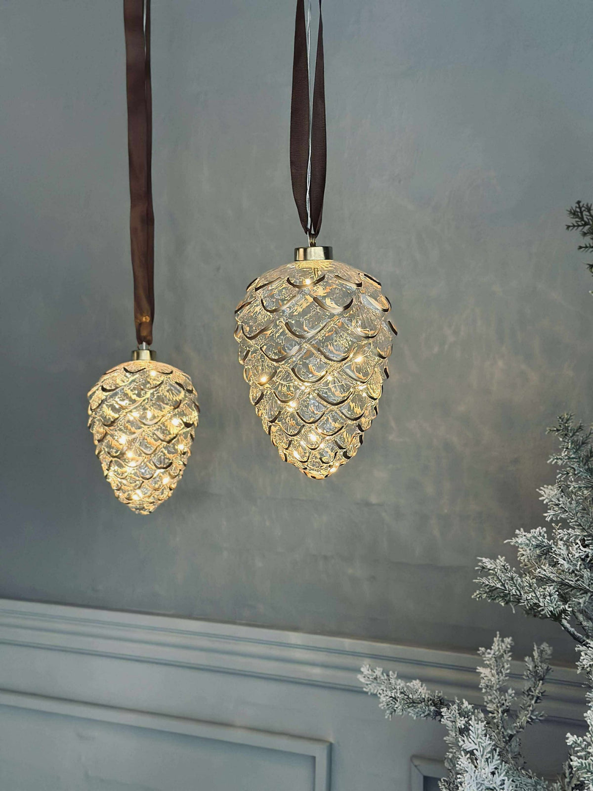 Dennenappel hangdecoratie van glas