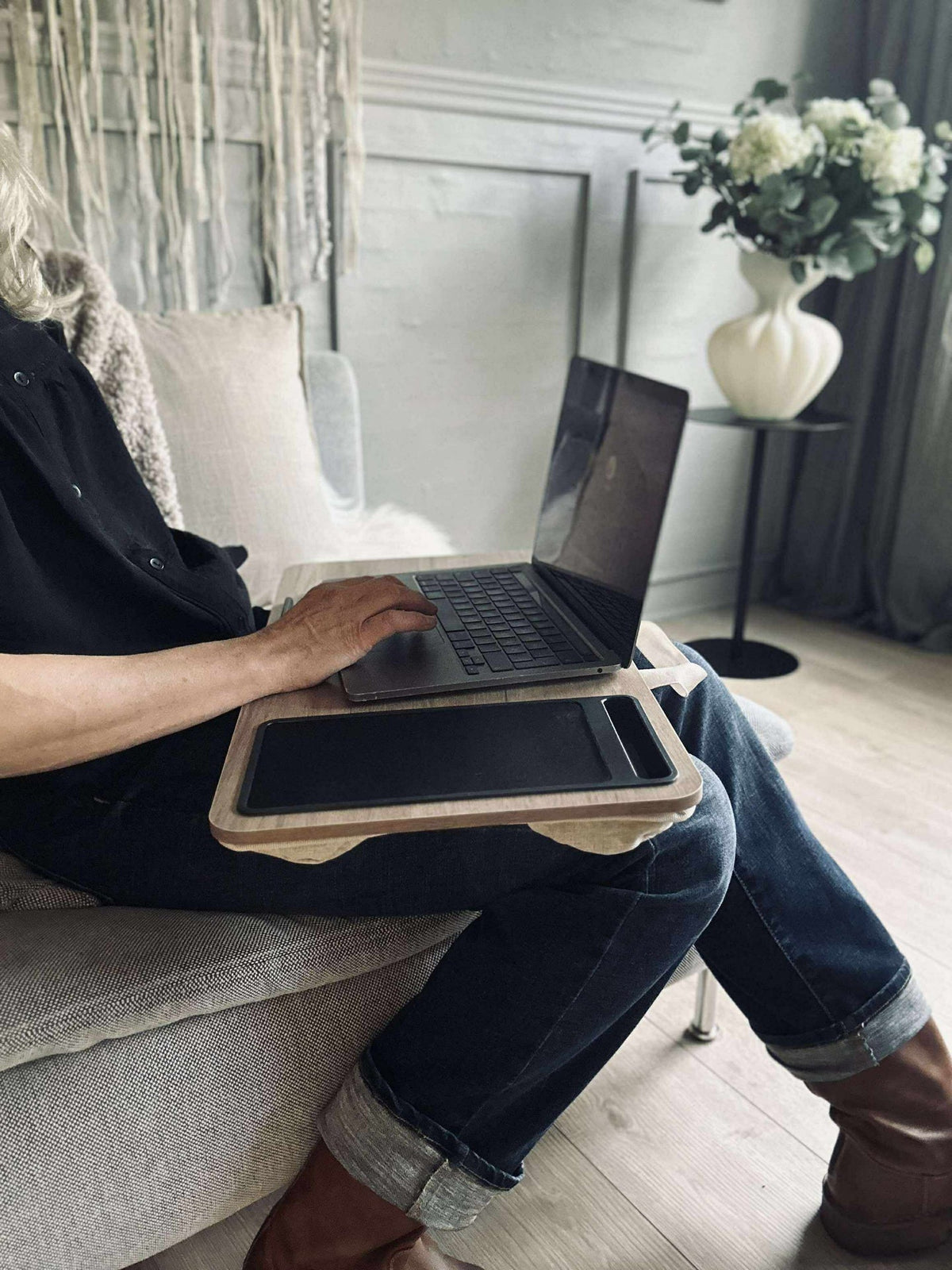 Dienbladtafel voor laptop en telefoon