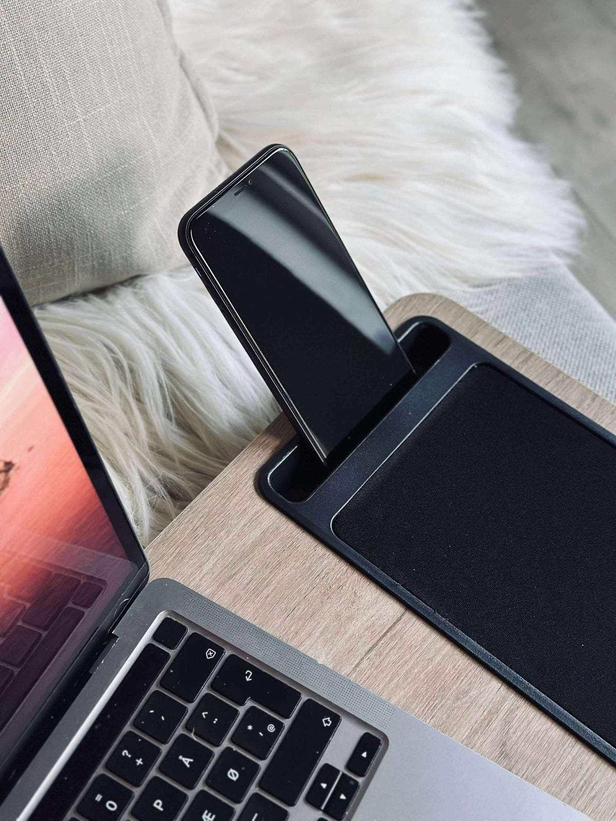 Dienbladtafel voor laptop en telefoon