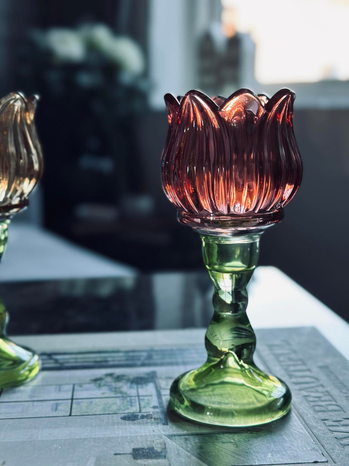 Lichtestandaard flower Donkerroze
