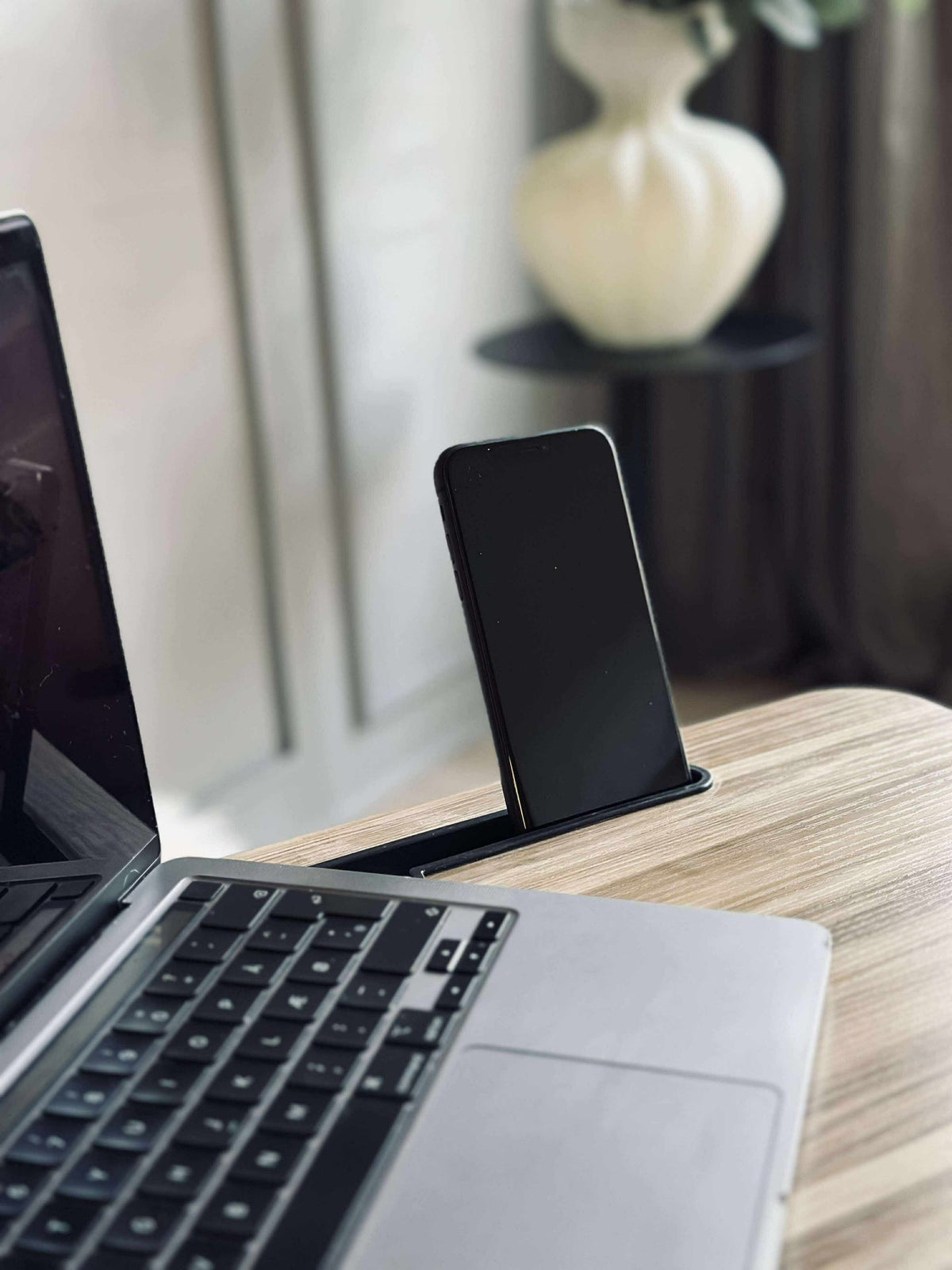 Bijzettafeltje met houder voor iPad / telefoon