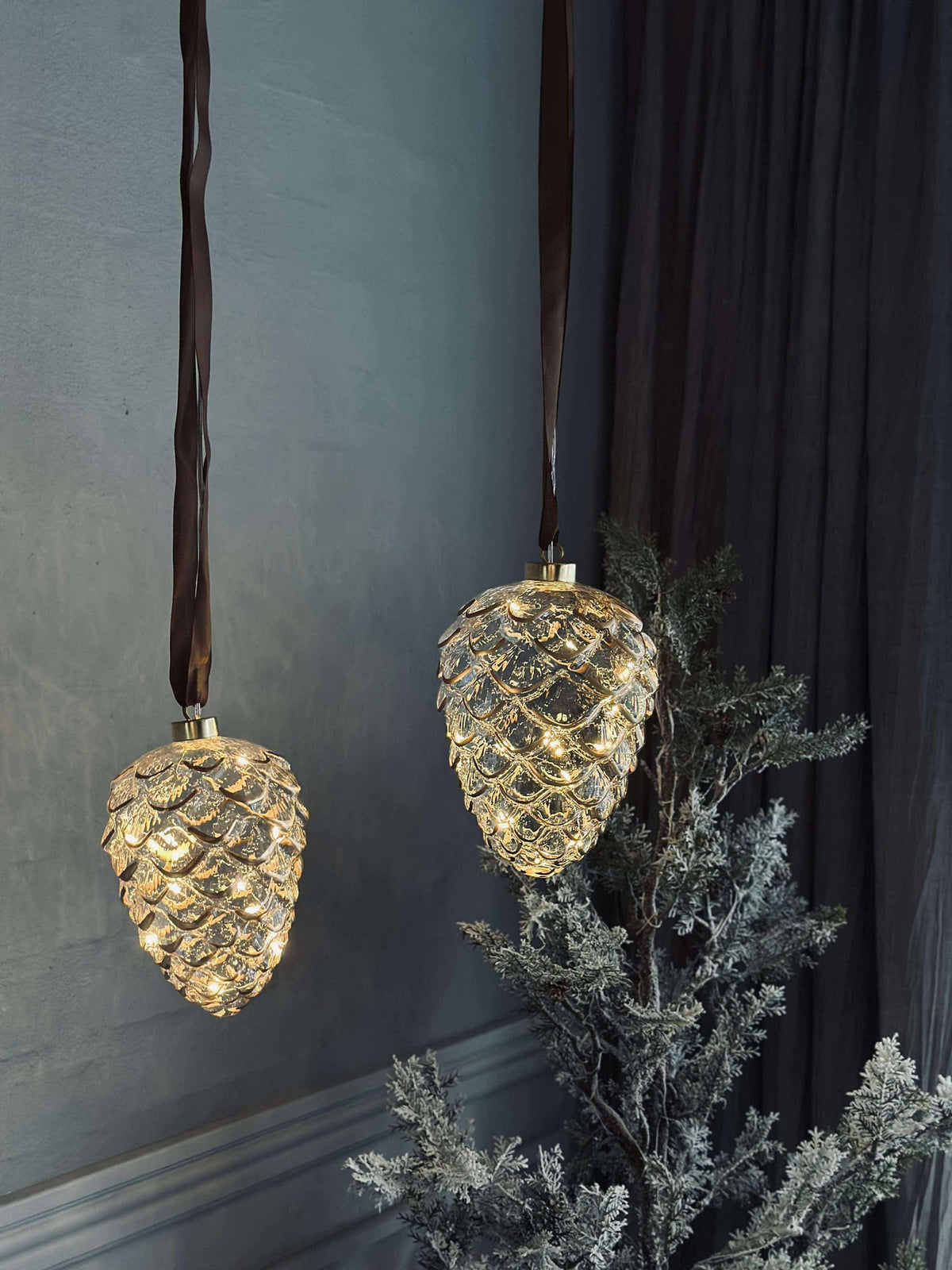 Dennenappel hangdecoratie van glas