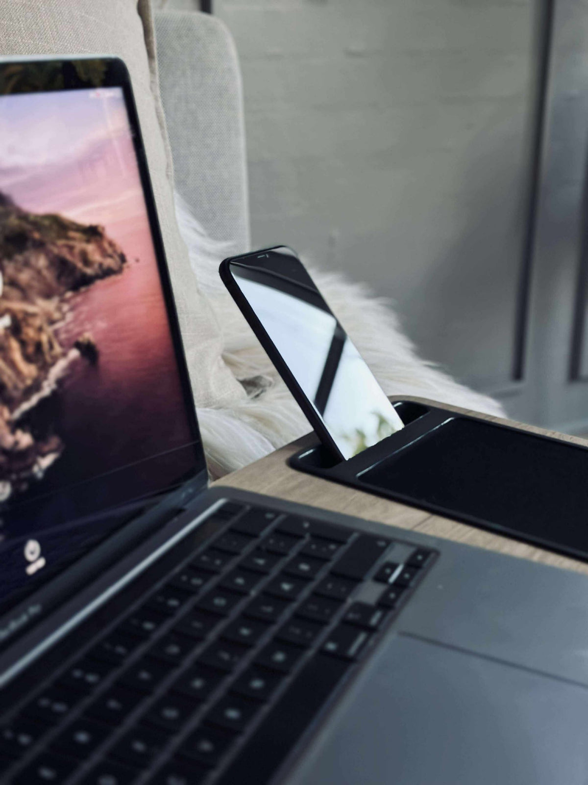 Dienbladtafel voor laptop en telefoon