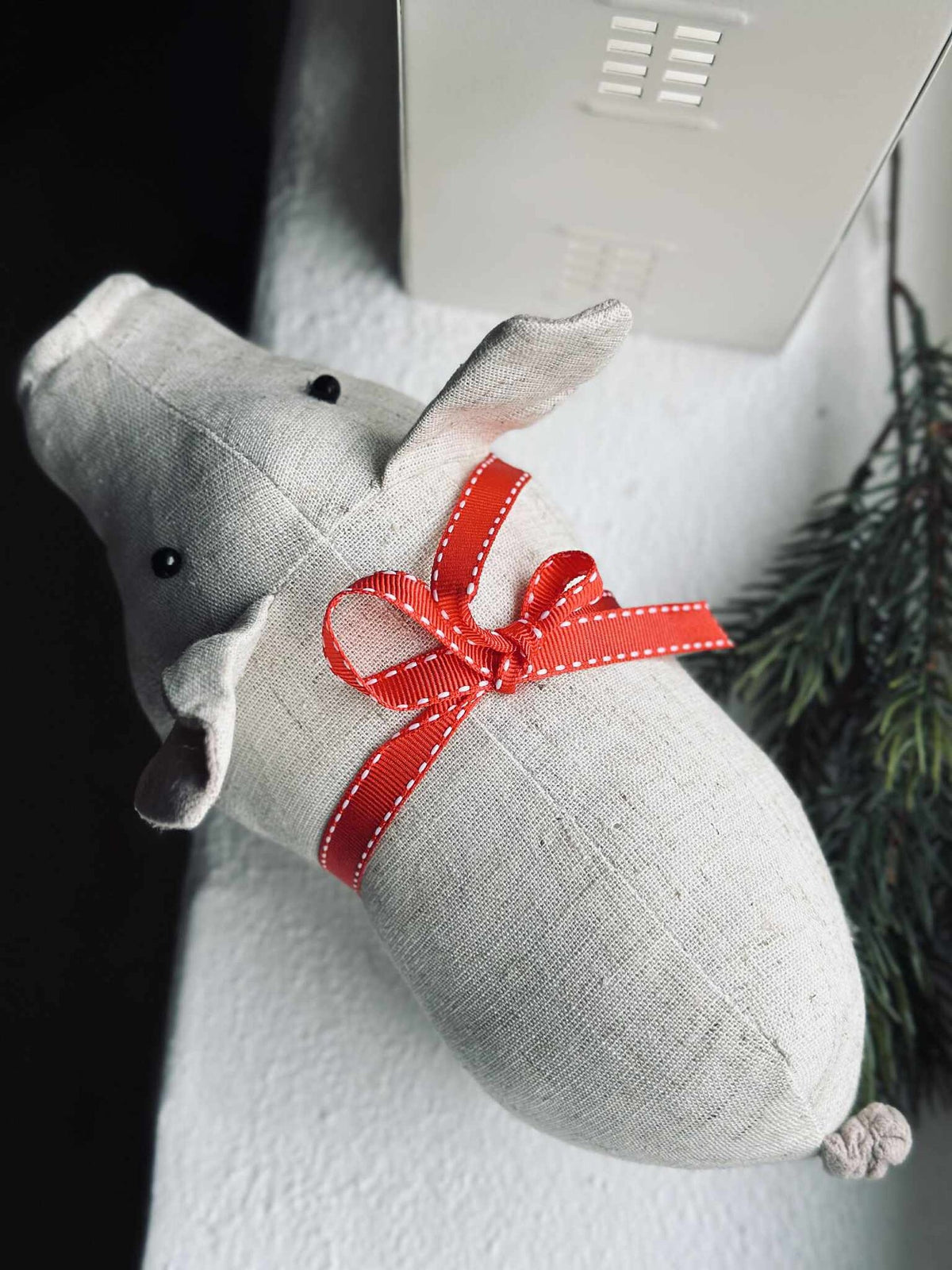 Kerstvarken met strik - Zand
