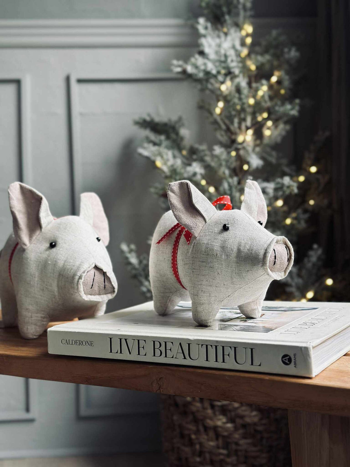 Kerstvarken met strik - Zand