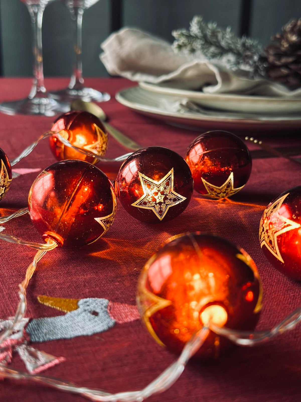 Lichtslinger met kleine kerstballen