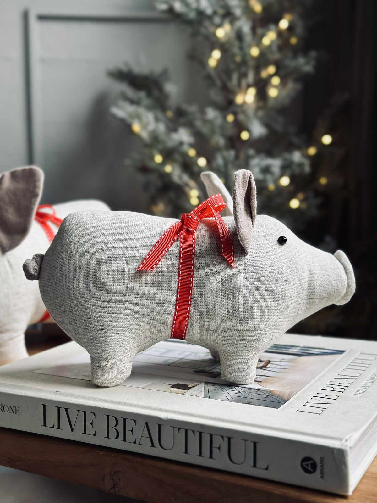 Kerstvarken met strik - Zand