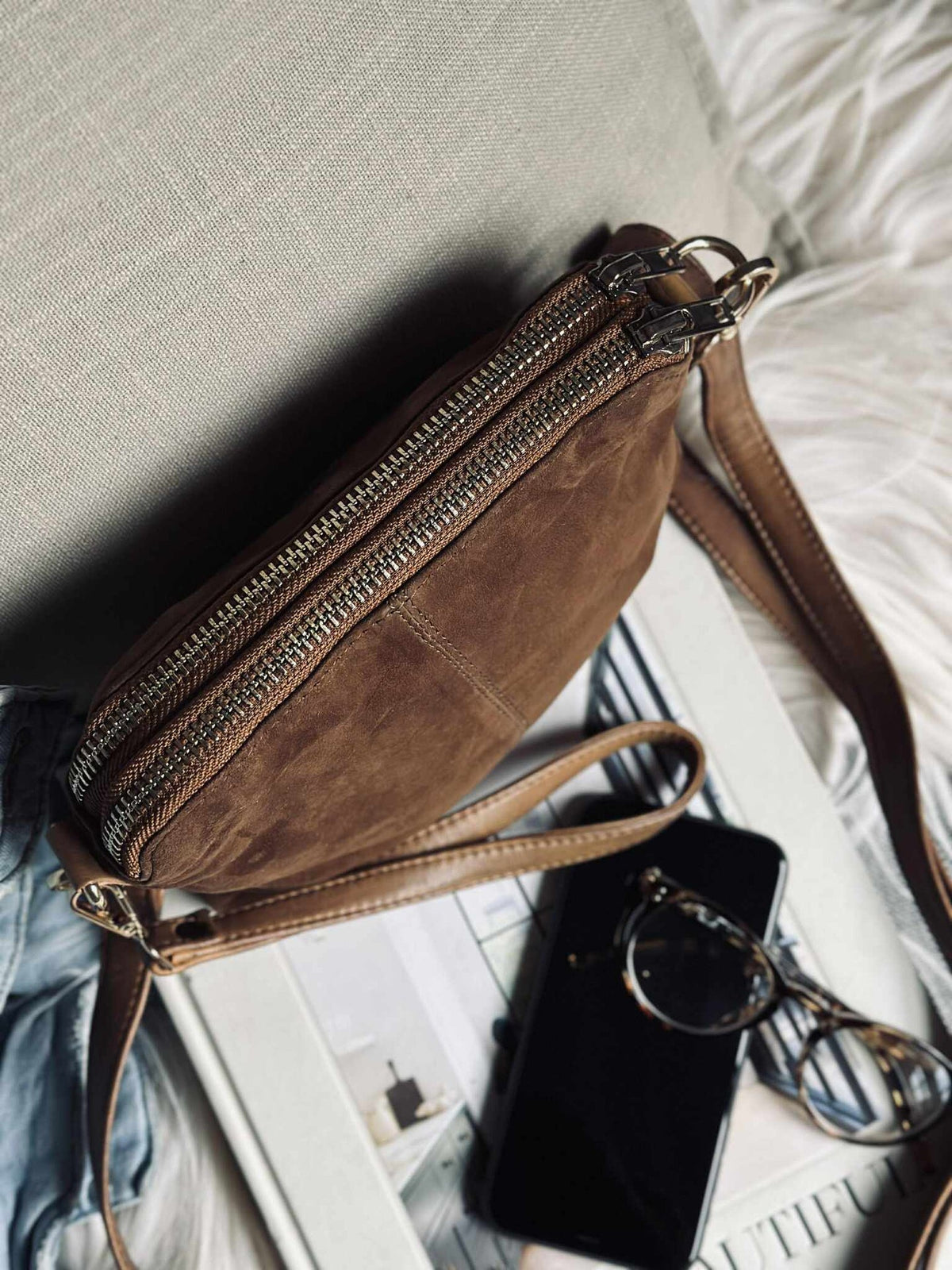 Crossbody clutch ALICE - Suède caramel