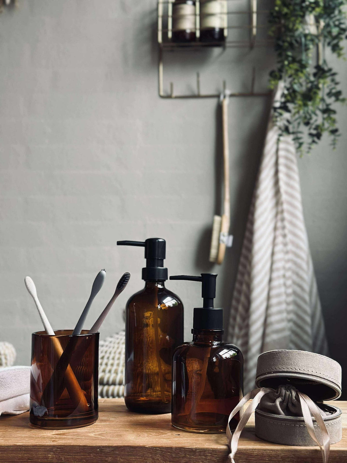 Dispenser met pompje - Bruin glas