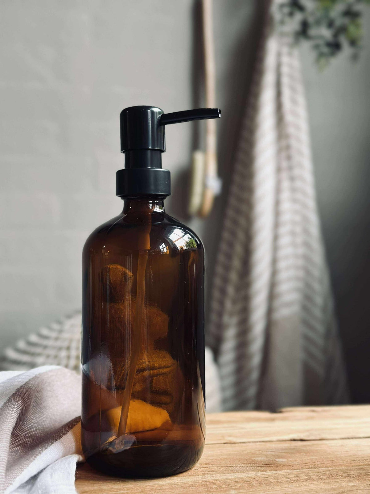 Dispenser met pompje - Bruin glas