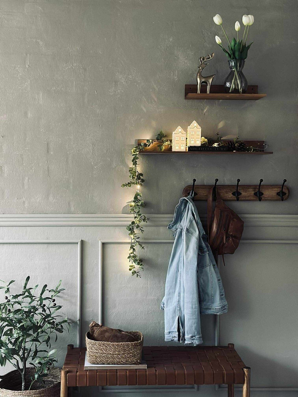 Lichtslinger met groene eucalyptusbladeren